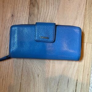 Fossil Clutch
